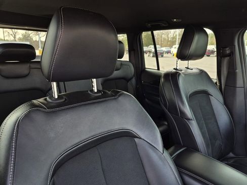 Used 2023 Jeep Grand Cherokee Altitude image 12