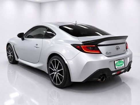 Used 2022 Toyota GR86 RWD image 8