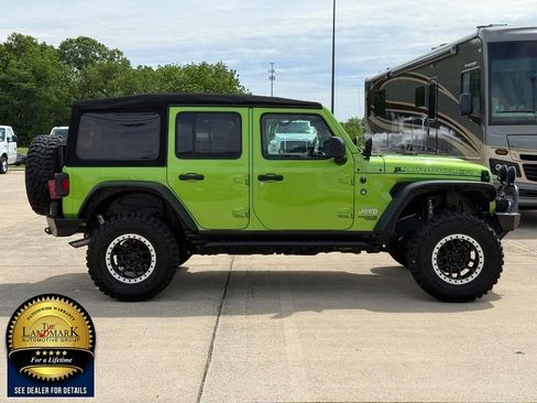 Used 2018 Jeep Wrangler Unlimited Sport S AWD/4WD image 4