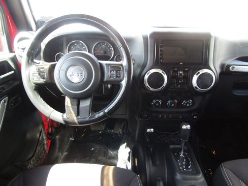 Used 2014 Jeep Wrangler Unlimited Sahara w/ Max Tow Package image 23