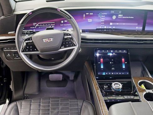 Used 2025 Cadillac Escalade Sport Platinum w/ LPO, ONYX Package AWD/4WD image 18