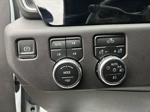 Used 2023 GMC Sierra 1500 Elevation w/ LPO, Elevation Black Package AWD/4WD image 17