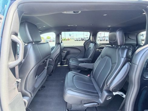 Used 2025 Chrysler Pacifica Select FWD image 28