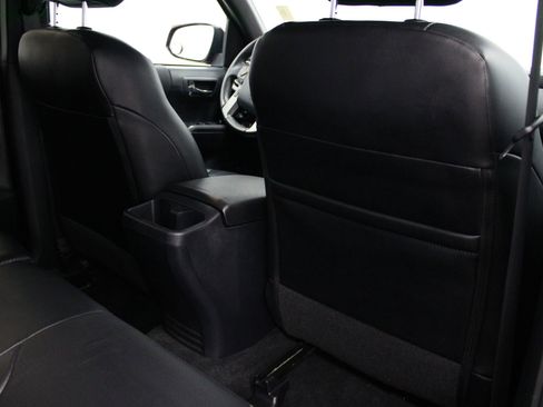 Used 2019 Toyota Tacoma TRD Off-Road image 19