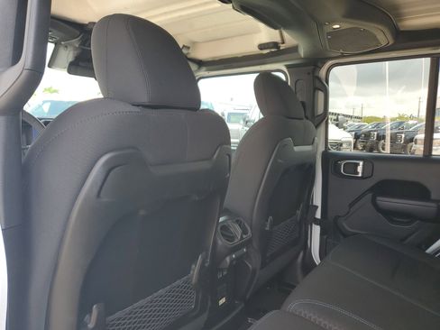 Used 2024 Jeep Wrangler Rubicon w/ Safety Group image 20