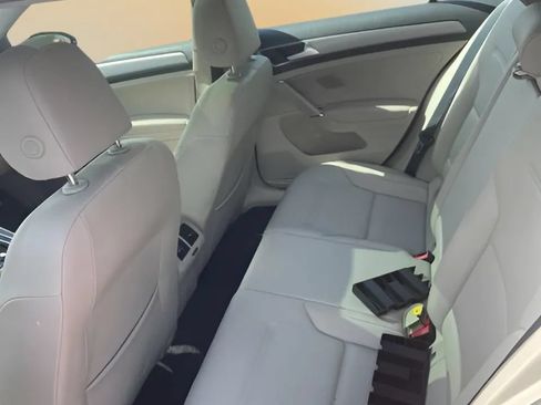 Used 2016 Volkswagen Golf SE FWD image 25