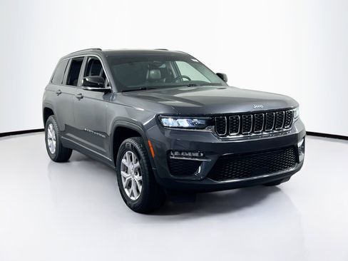 Used 2022 Jeep Grand Cherokee Limited image 3