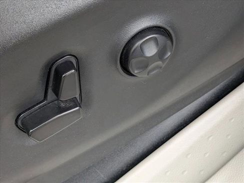 Used 2024 Chrysler Pacifica Touring-L image 24