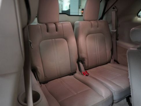 Used 2010 Lincoln MKT 2WD image 22