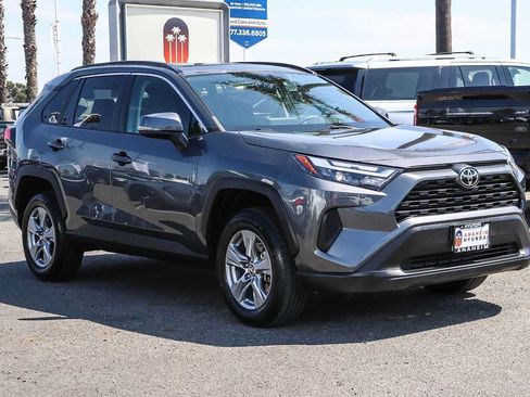 Used 2022 Toyota RAV4 XLE w/ Convenience Package FWD image 3