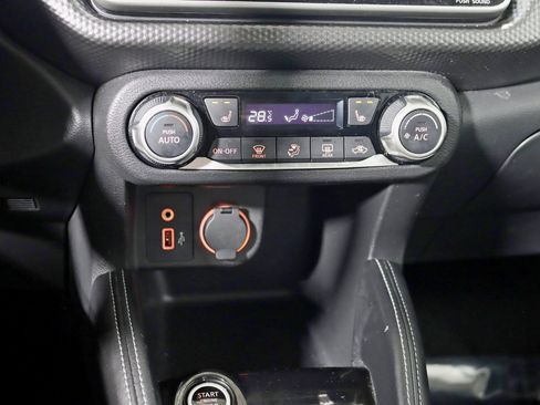 Used 2018 Nissan Kicks SV image 19