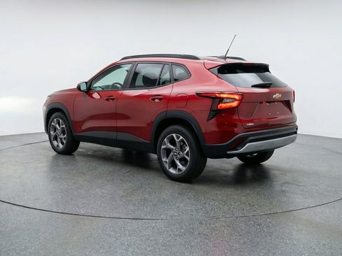 Used 2025 Chevrolet Trax LT FWD image 6