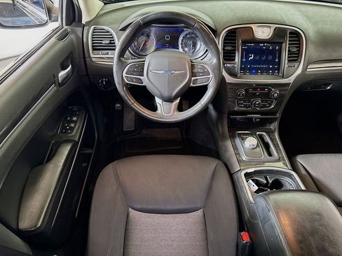 Used 2019 Chrysler 300 Touring w/ Chrome Appearance Package RWD image 19