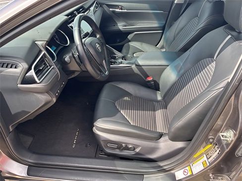 Used 2018 Toyota Camry SE w/ Convenience Package image 17