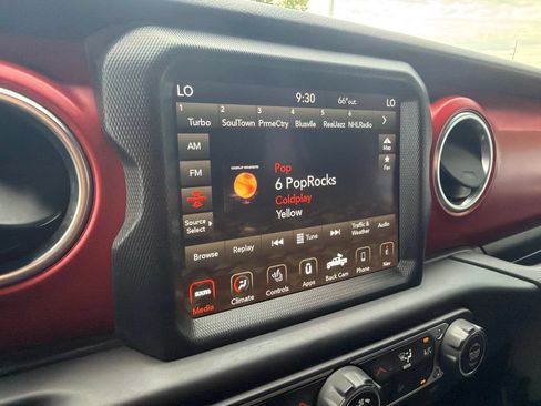 Used 2022 Jeep Gladiator Rubicon w/ Cold Weather Group AWD/4WD image 28