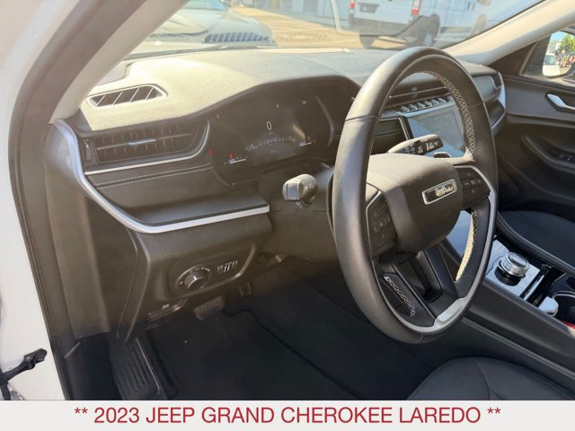 Used 2023 Jeep Grand Cherokee Laredo w/ Luxury Tech Group I AWD/4WD image 10