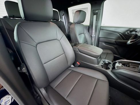 New 2025 GMC Canyon Elevation w/ Convenience Package image 27