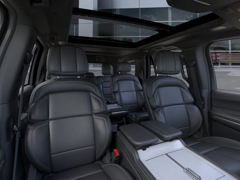 New 2026 Lincoln Navigator Reserve w/ Jet Appearance Package AWD/4WD image 10