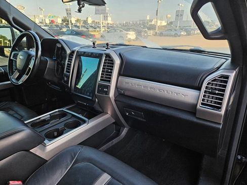 Used 2018 Ford F250 Platinum w/ Platinum Ultimate Package AWD/4WD image 24