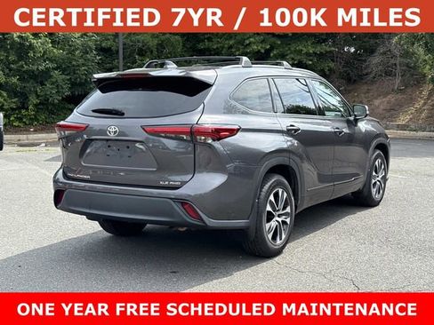 Used 2021 Toyota Highlander XLE AWD/4WD image 2