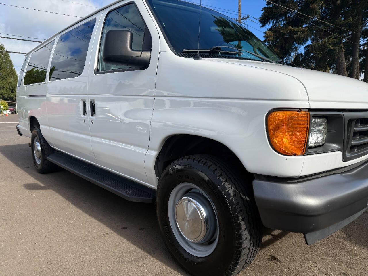 Used 2006 Ford E-350 and Econoline 350 XL RWD image 10