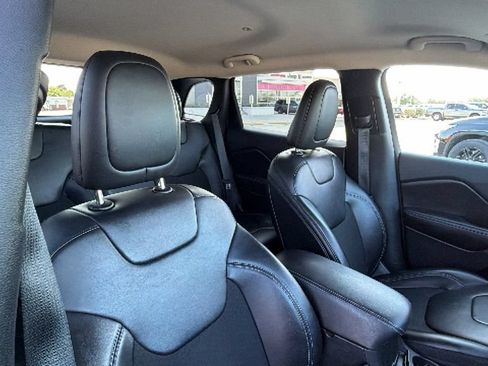 Used 2020 Jeep Cherokee Latitude Plus FWD image 29