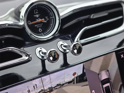 Used 2023 Bentley Bentayga Extended Wheelbase image 35