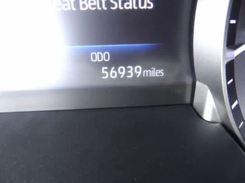 Used 2023 Toyota Highlander XLE FWD image 23