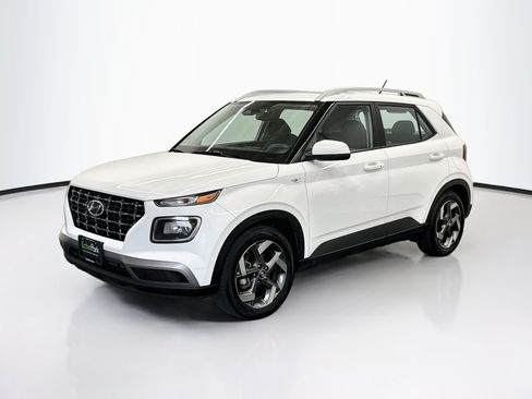 Used 2025 Hyundai Venue SEL FWD image 3