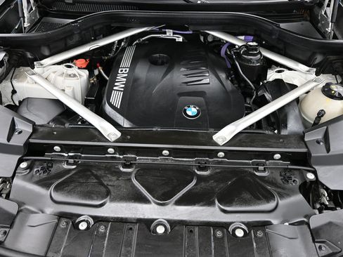 Used 2026 BMW X5 xDrive40i AWD/4WD image 11
