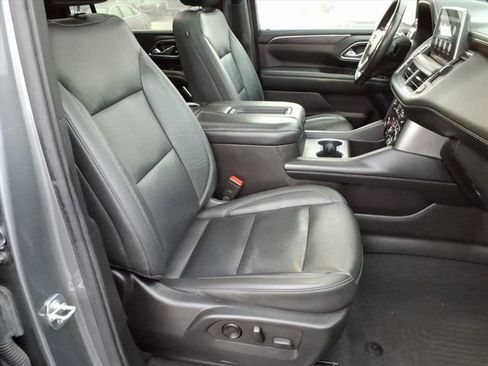 Used 2021 Chevrolet Suburban LT image 24