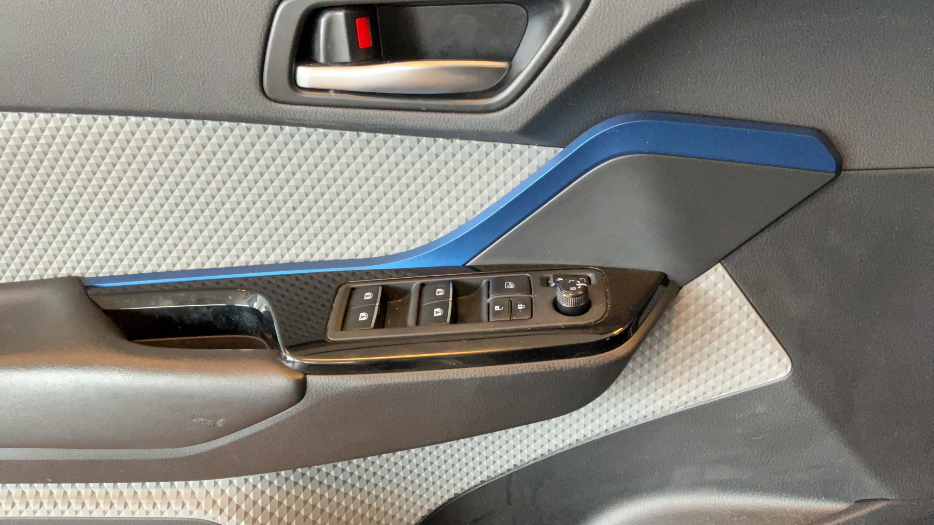 Used 2019 Toyota C-HR XLE FWD image 20