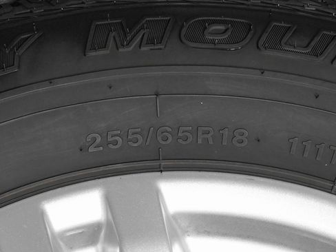 Used 2022 Ford Explorer XLT w/ Equipment Group 202A image 33