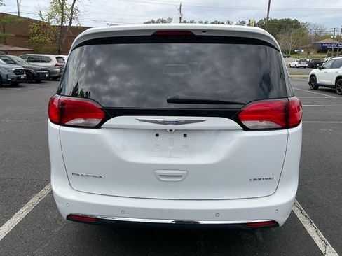 Used 2019 Chrysler Pacifica Limited image 4