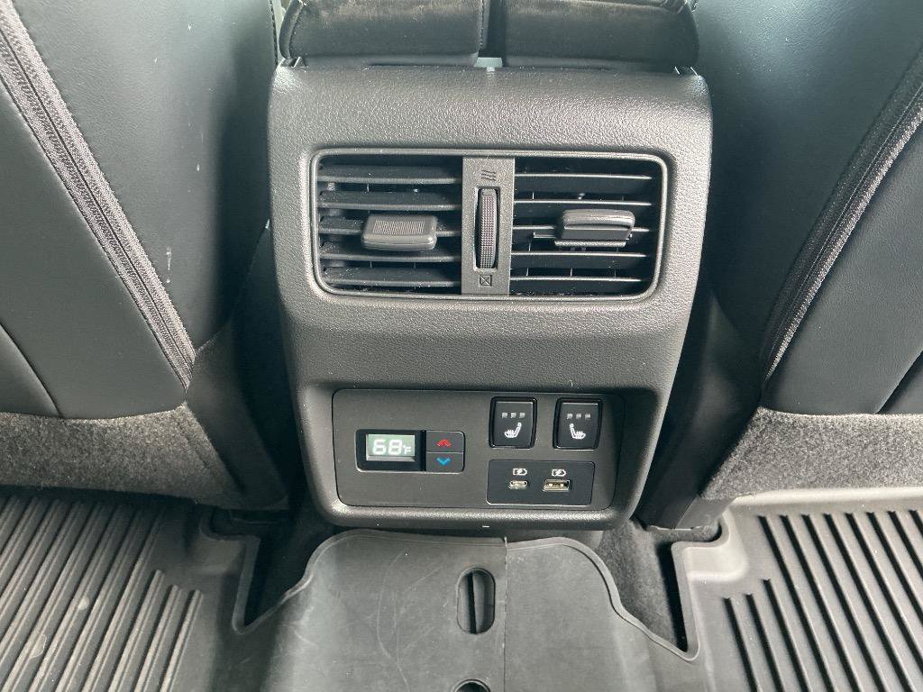 Used 2023 Nissan Rogue Platinum w/ Platinum Premium Package FWD image 9