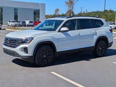 New 2026 Volkswagen Atlas SE image 8