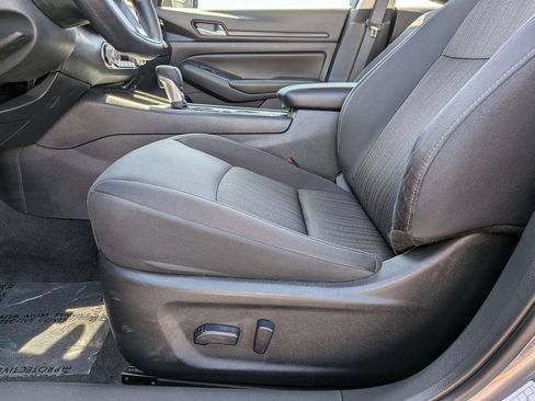 Used 2025 Nissan Altima 2.5 SV FWD image 14