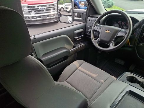 Used 2018 Chevrolet Silverado 1500 Custom w/ Custom Value Package AWD/4WD image 17