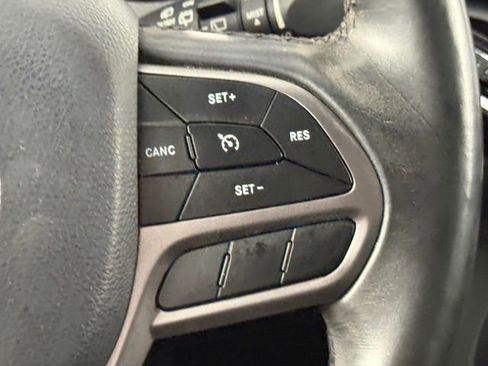 Used 2019 Jeep Cherokee Latitude Plus w/ Comfort/Convenience Group image 19