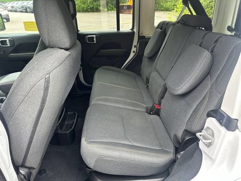 Used 2024 Jeep Wrangler Unlimited Sahara AWD/4WD image 18
