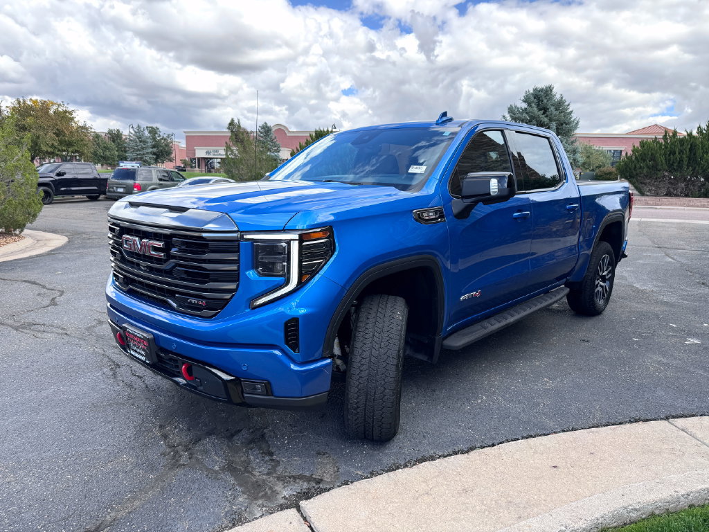 Used 2024 GMC Sierra 1500 AT4 w/ Technology Package AWD/4WD image 4