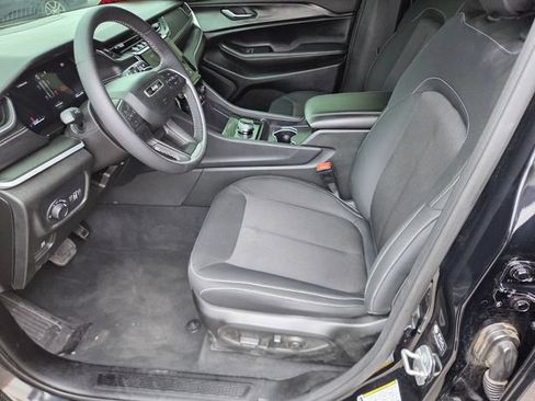 Used 2025 Jeep Grand Cherokee Laredo X w/ Luxury Tech Group I AWD/4WD image 10