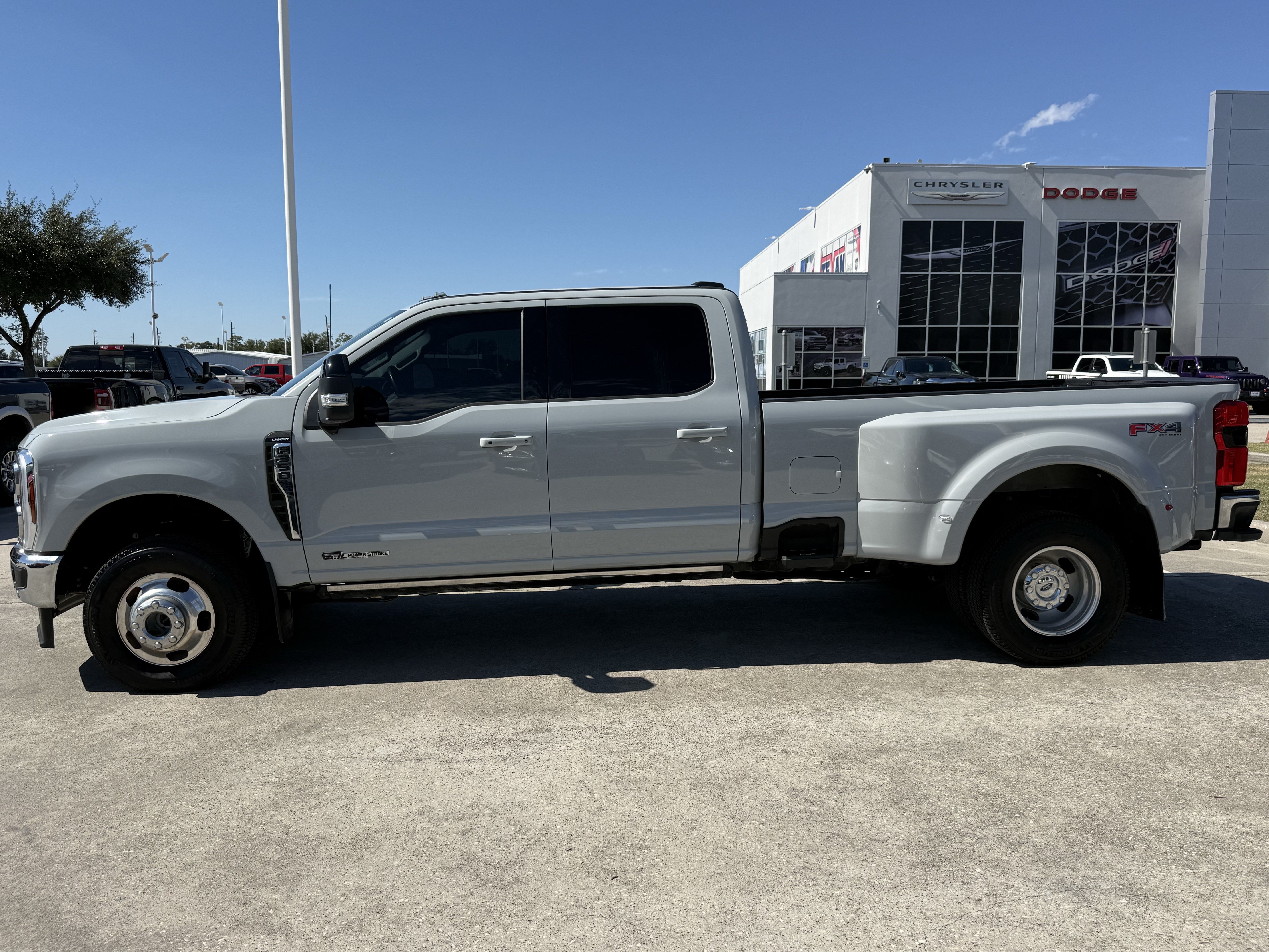 Used 2025 Ford F350 Lariat w/ Lariat Ultimate Package AWD/4WD image 9