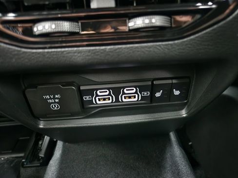 New 2025 Jeep Grand Cherokee Limited w/ Black Appearance Package image 36