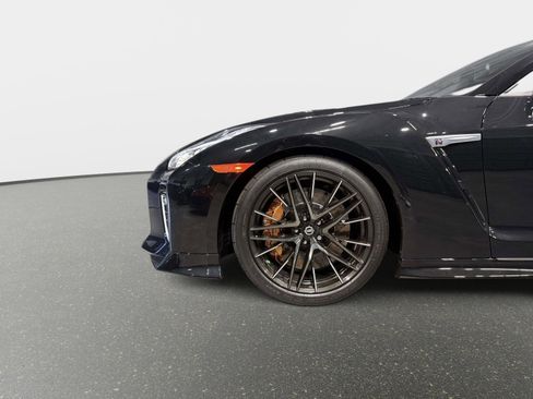 Used 2021 Nissan GT-R Premium image 25