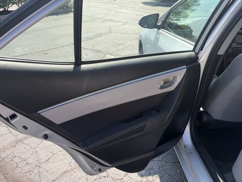 Used 2015 Toyota Corolla LE FWD image 17