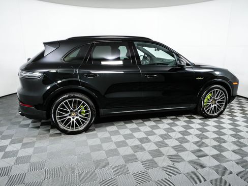 Certified 2023 Porsche Cayenne Platinum Edition AWD/4WD image 30