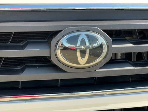 Used 2022 Toyota Tacoma SR5 AWD/4WD image 35