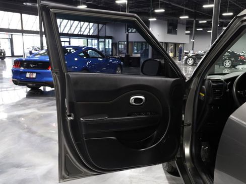 Used 2016 Kia Soul + FWD image 10