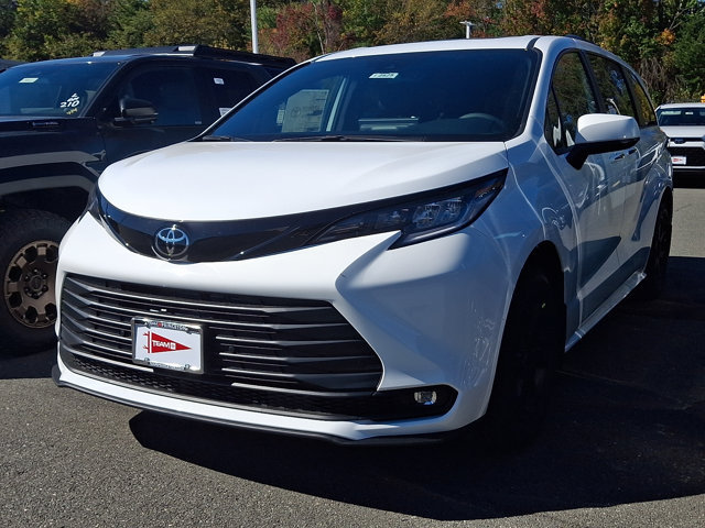 New 2026 Toyota Sienna XLE Woodland Edition AWD/4WD image 3